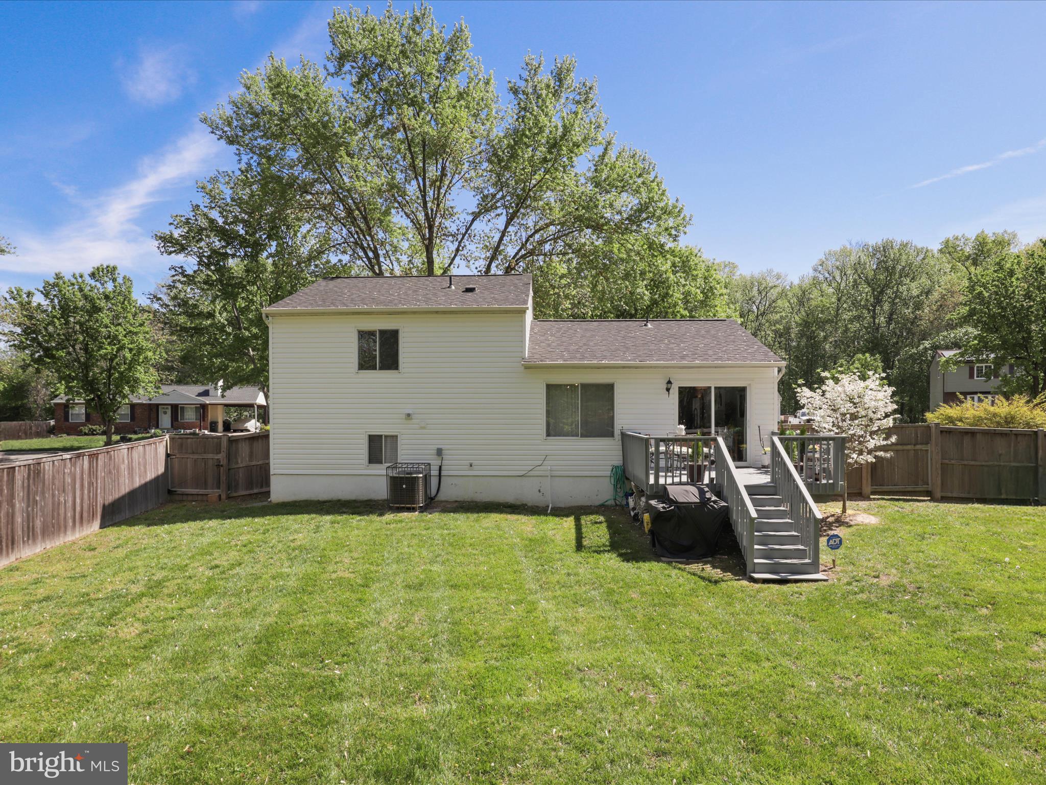12209 GABLE LANE