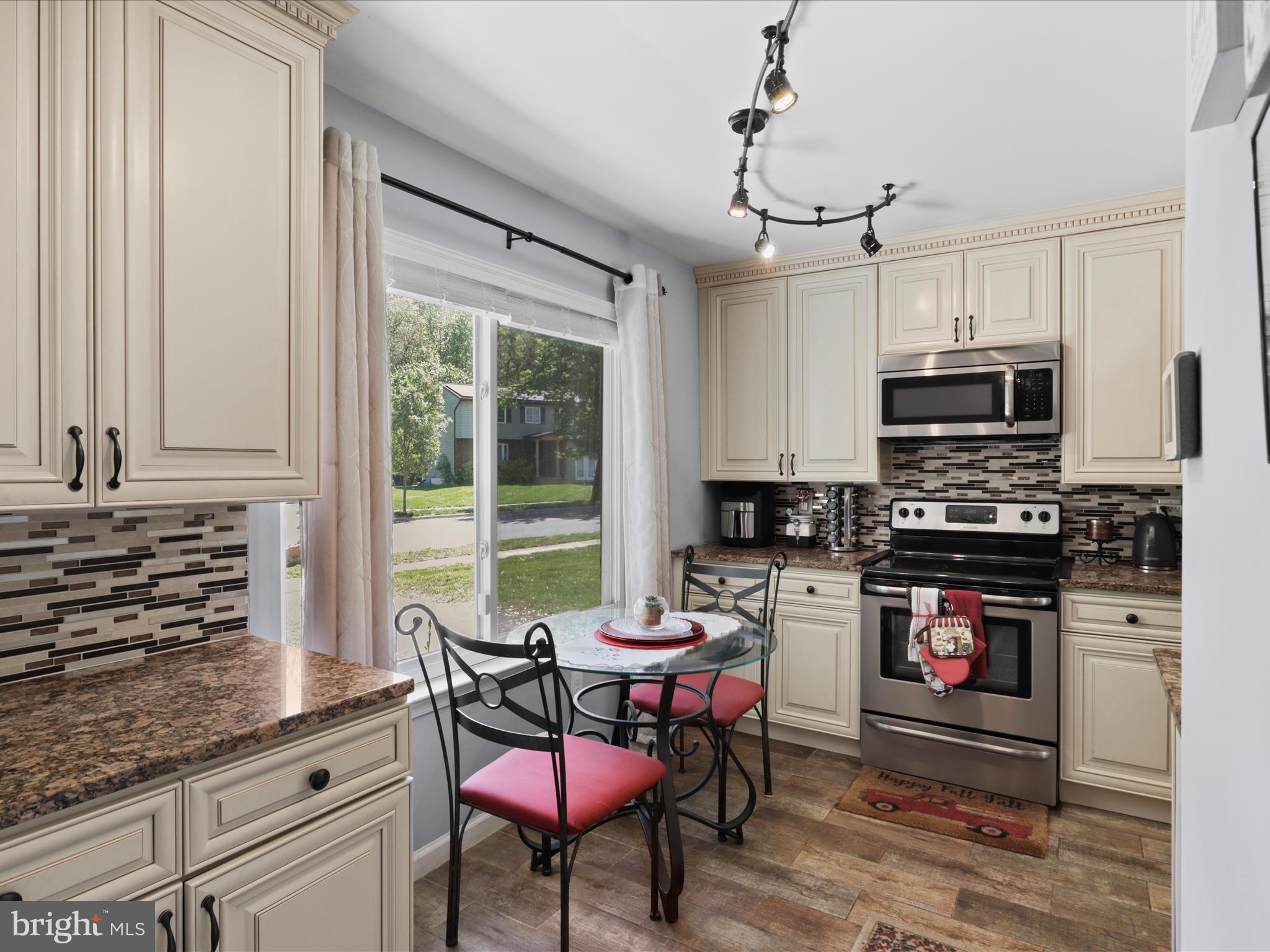 12209 GABLE LANE