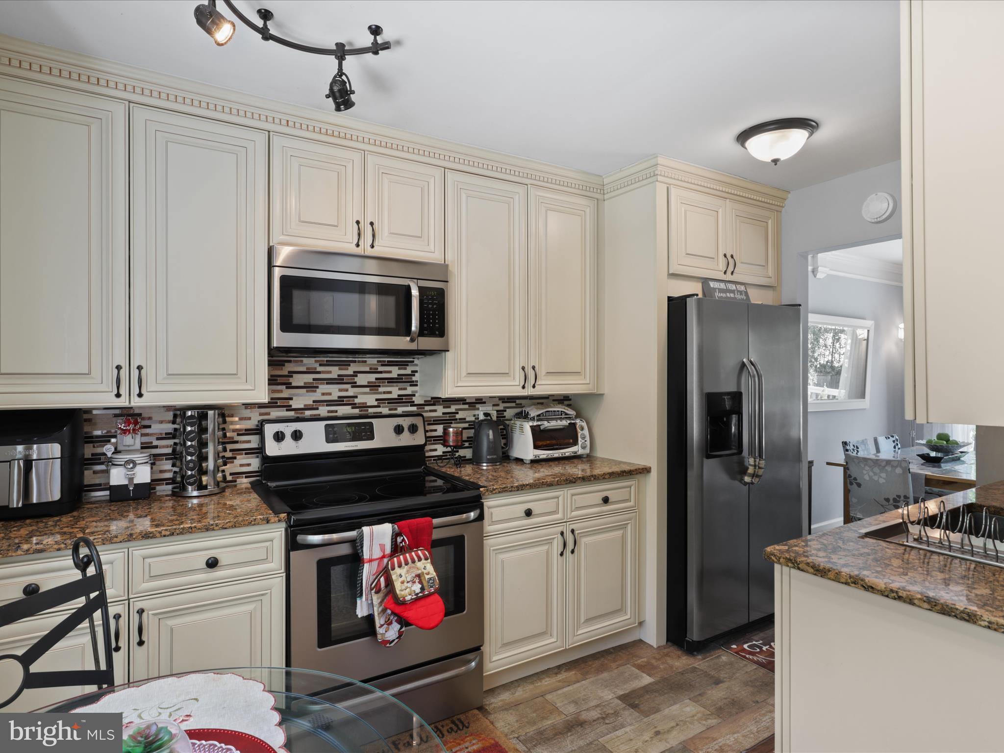 12209 GABLE LANE