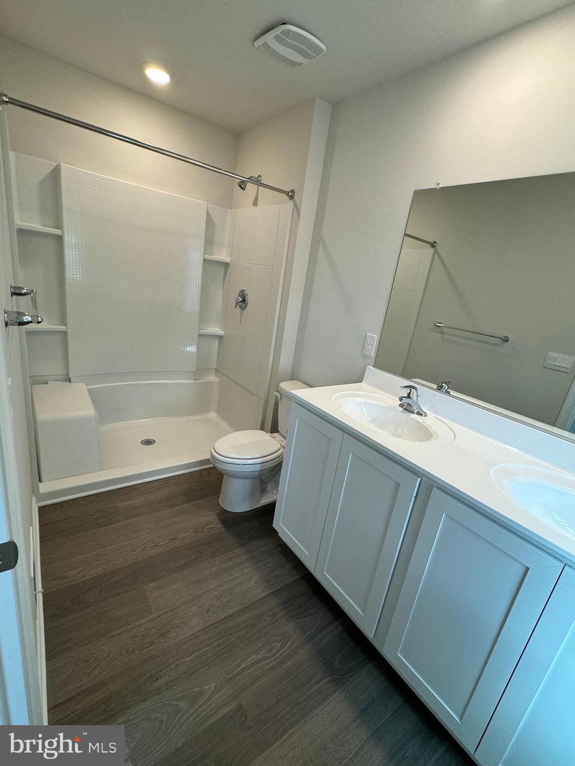 844 DERWENT LN