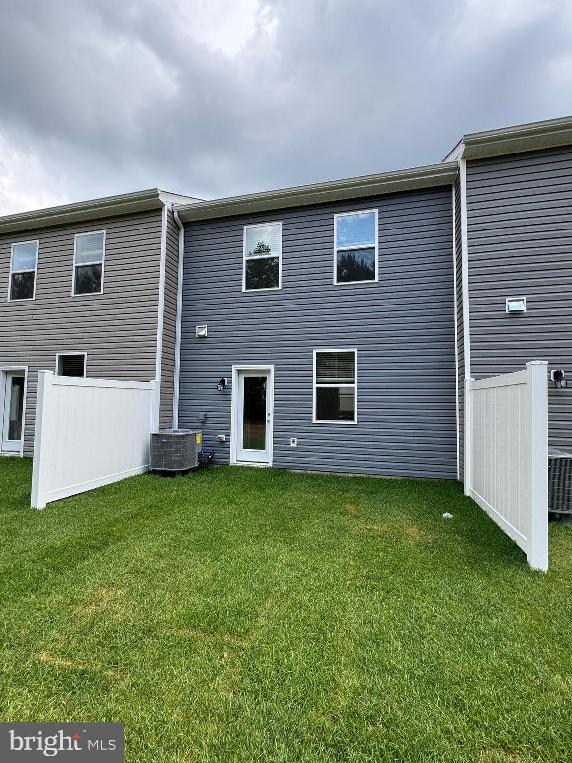 844 DERWENT LN