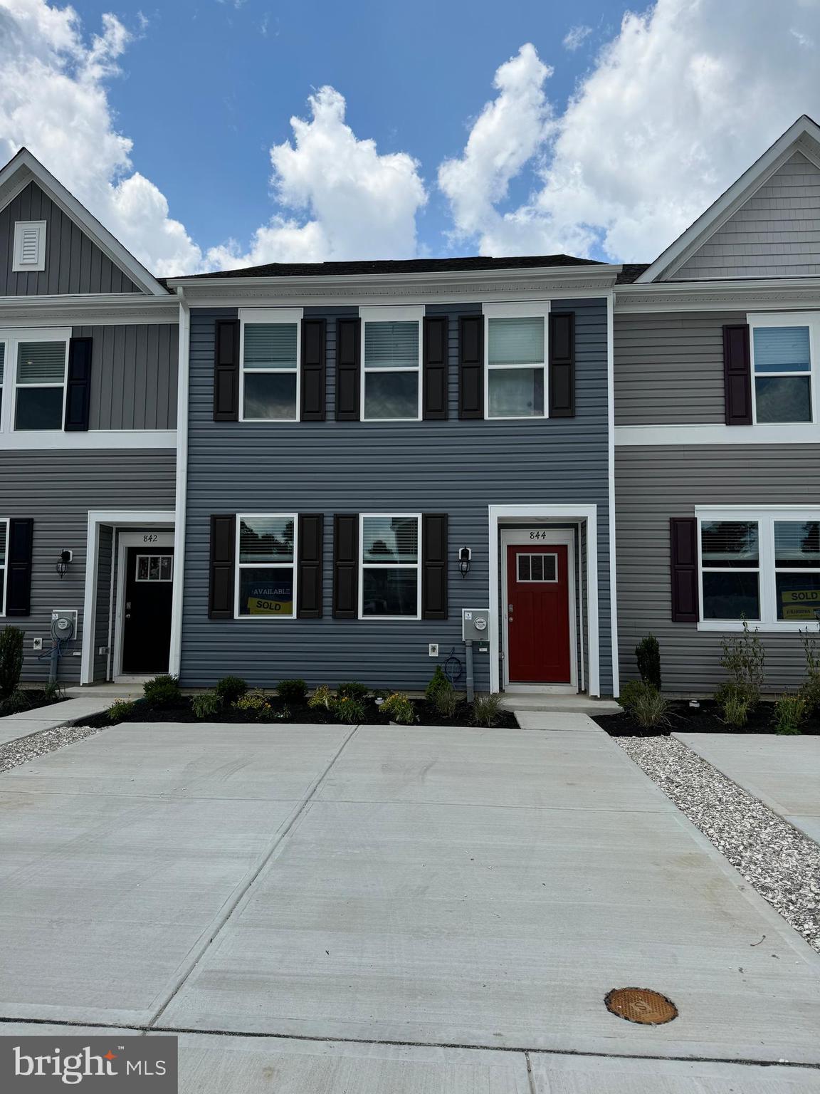 844 DERWENT LN