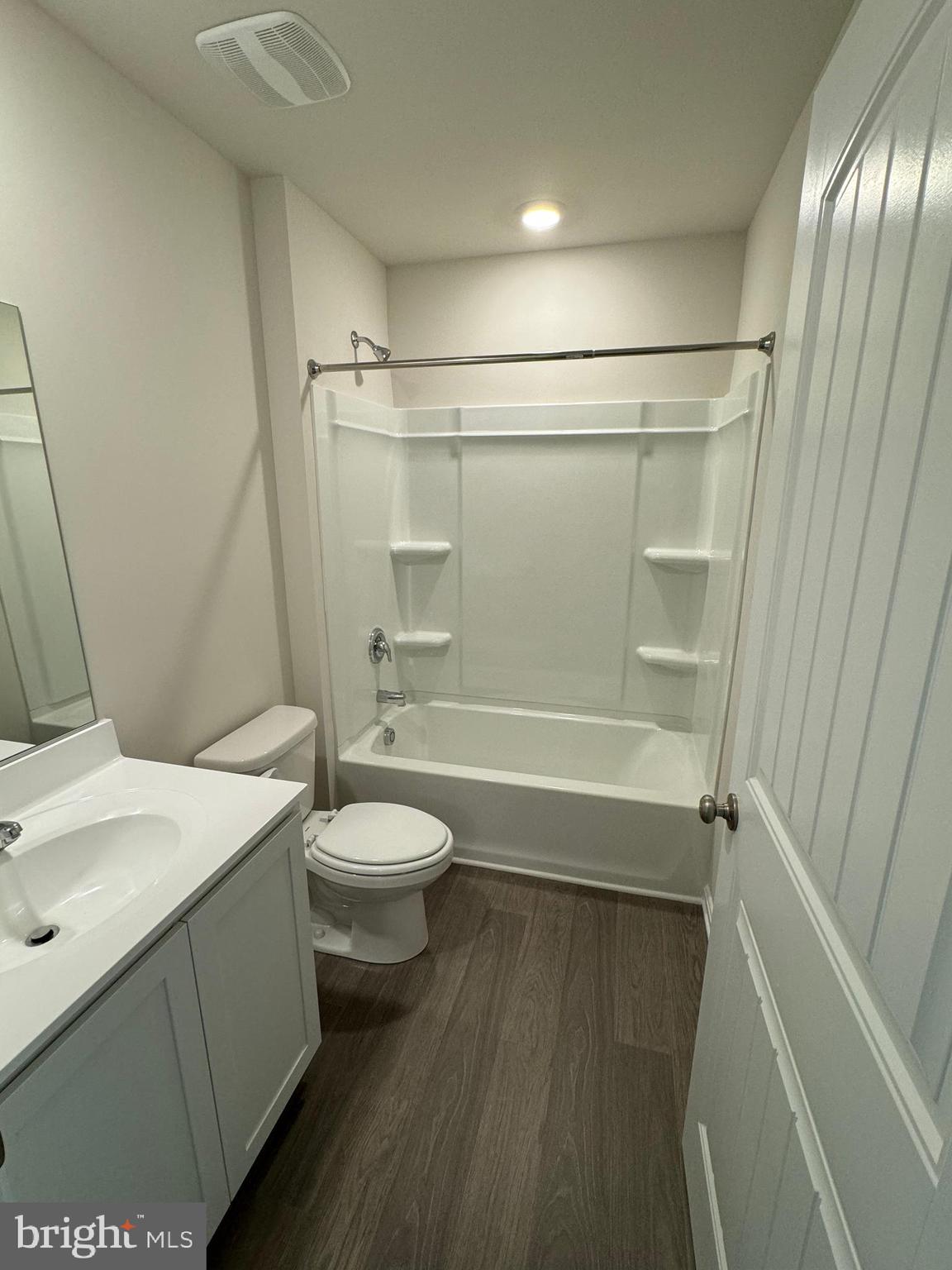 844 DERWENT LN
