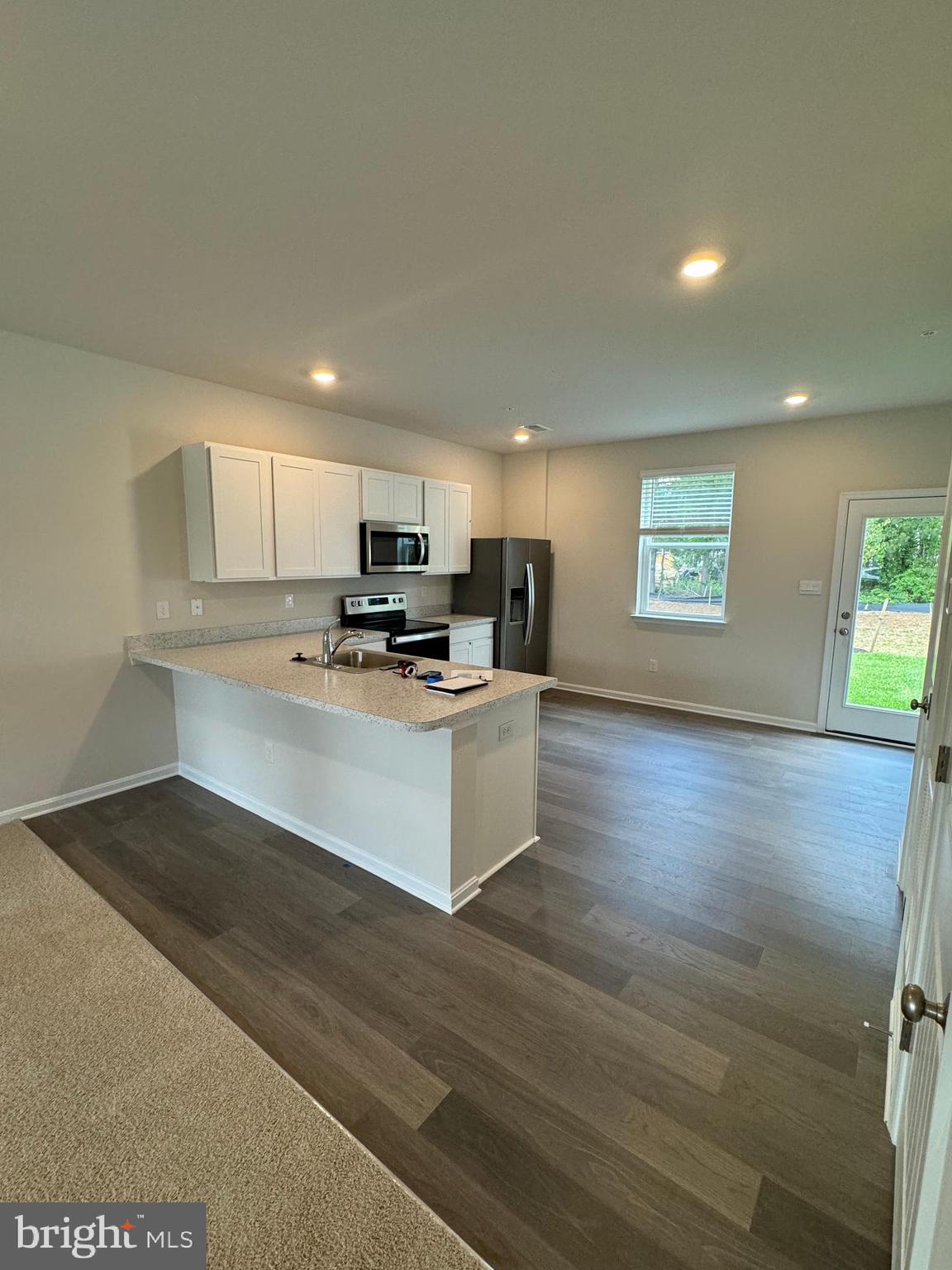 844 DERWENT LN