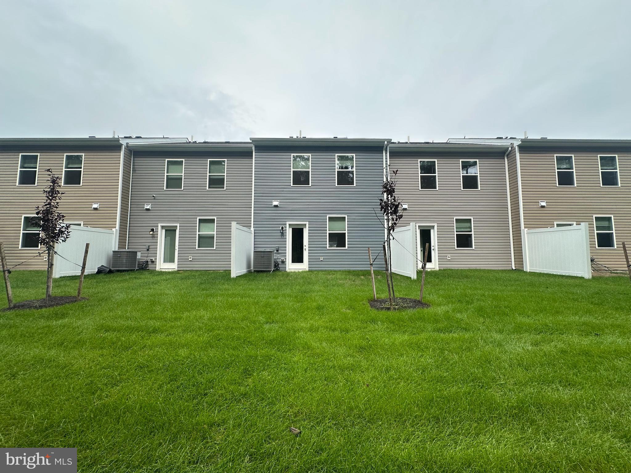 826 MERSEY LANE