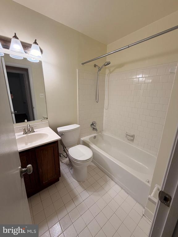 8818 RIDGE HOLLOW COURT