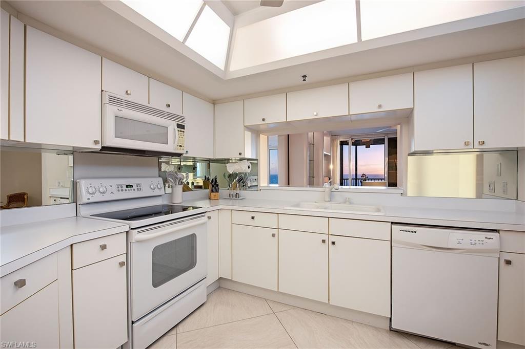 4651 Gulf Shore BLVD N # 3 Unit: PH-3