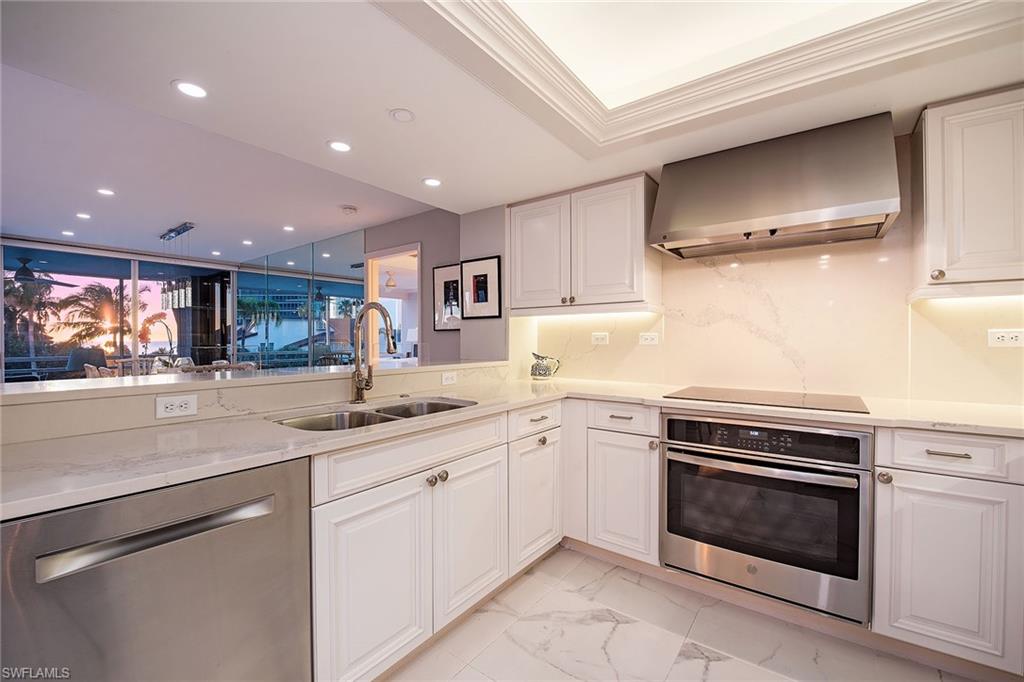 4751 Gulf Shore BLVD N # 406