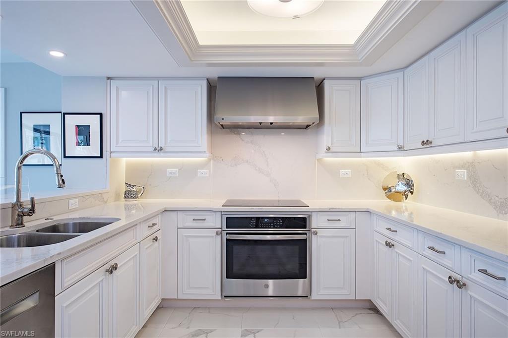 4751 Gulf Shore BLVD N # 406