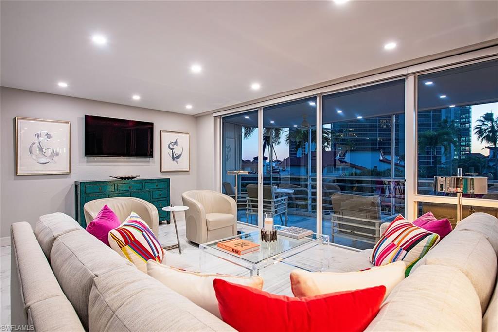 4751 Gulf Shore BLVD N # 406