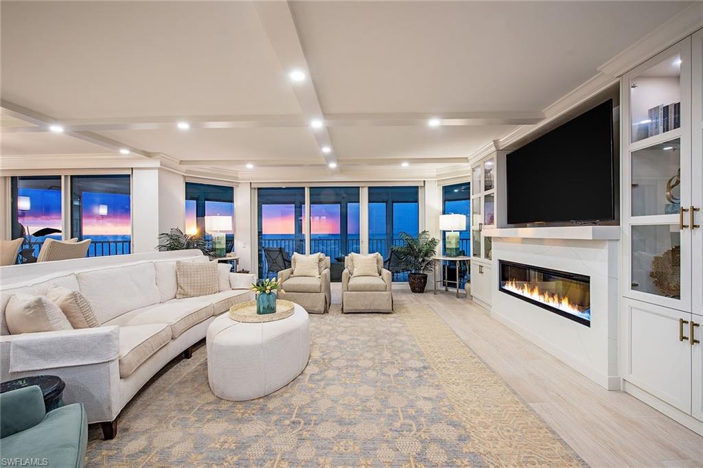 4401 Gulf Shore BLVD N 1001