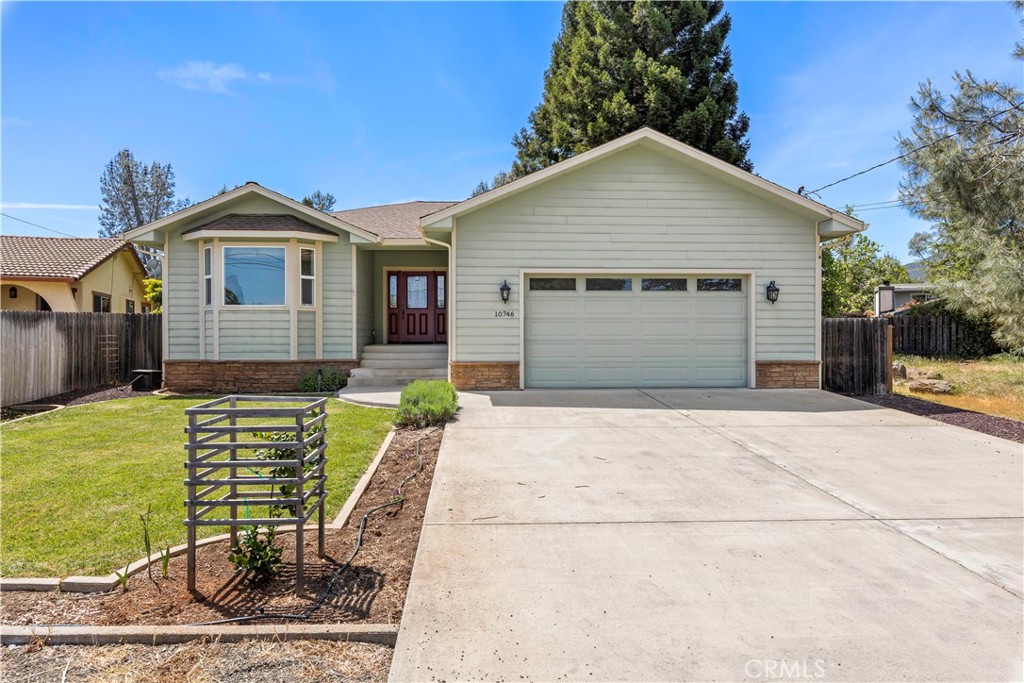 10746 Fairway
