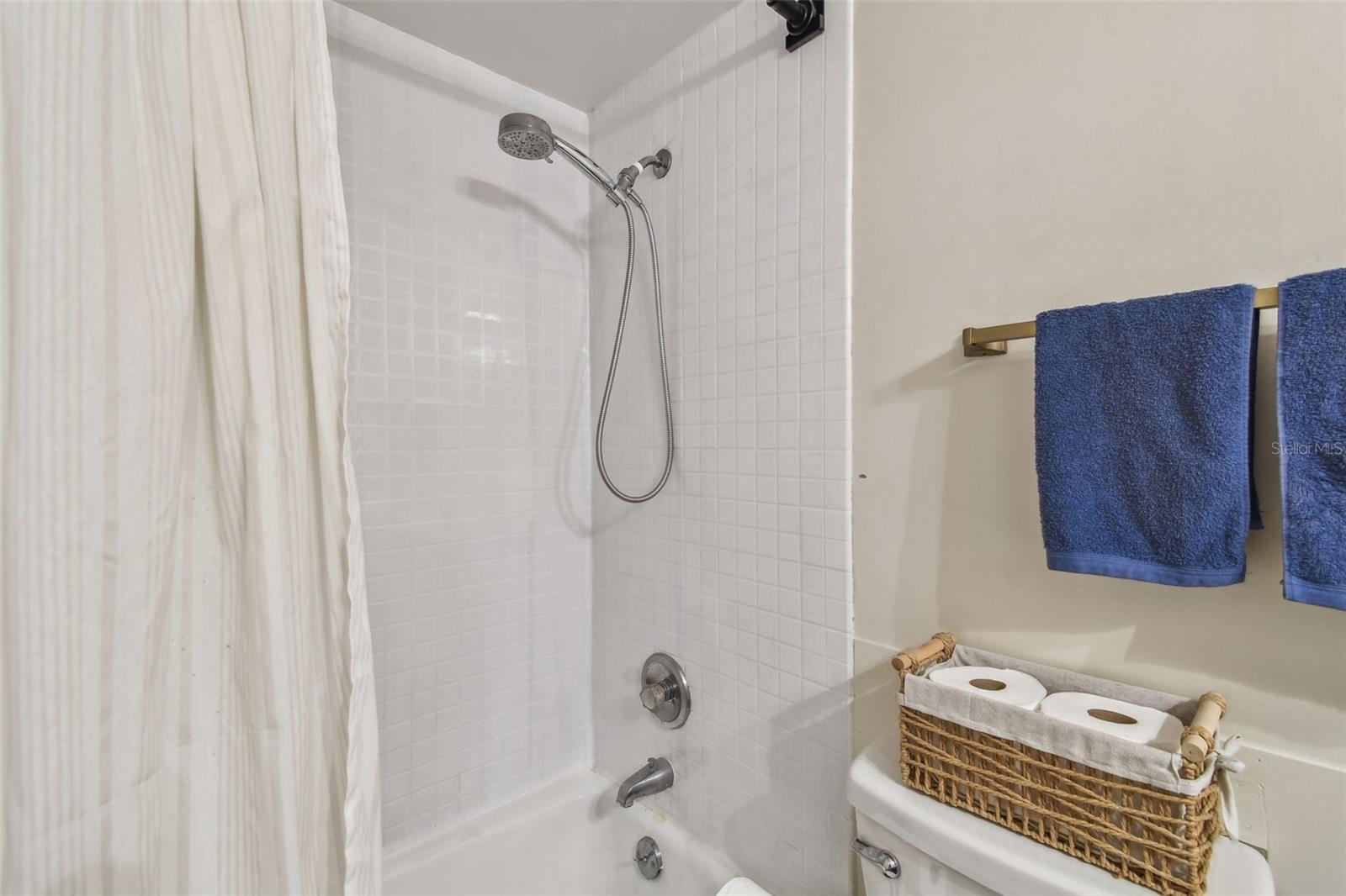 4114 PINELAKE LN #202