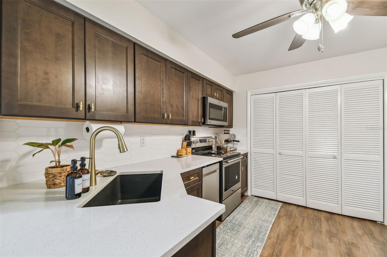 4114 PINELAKE LN #202