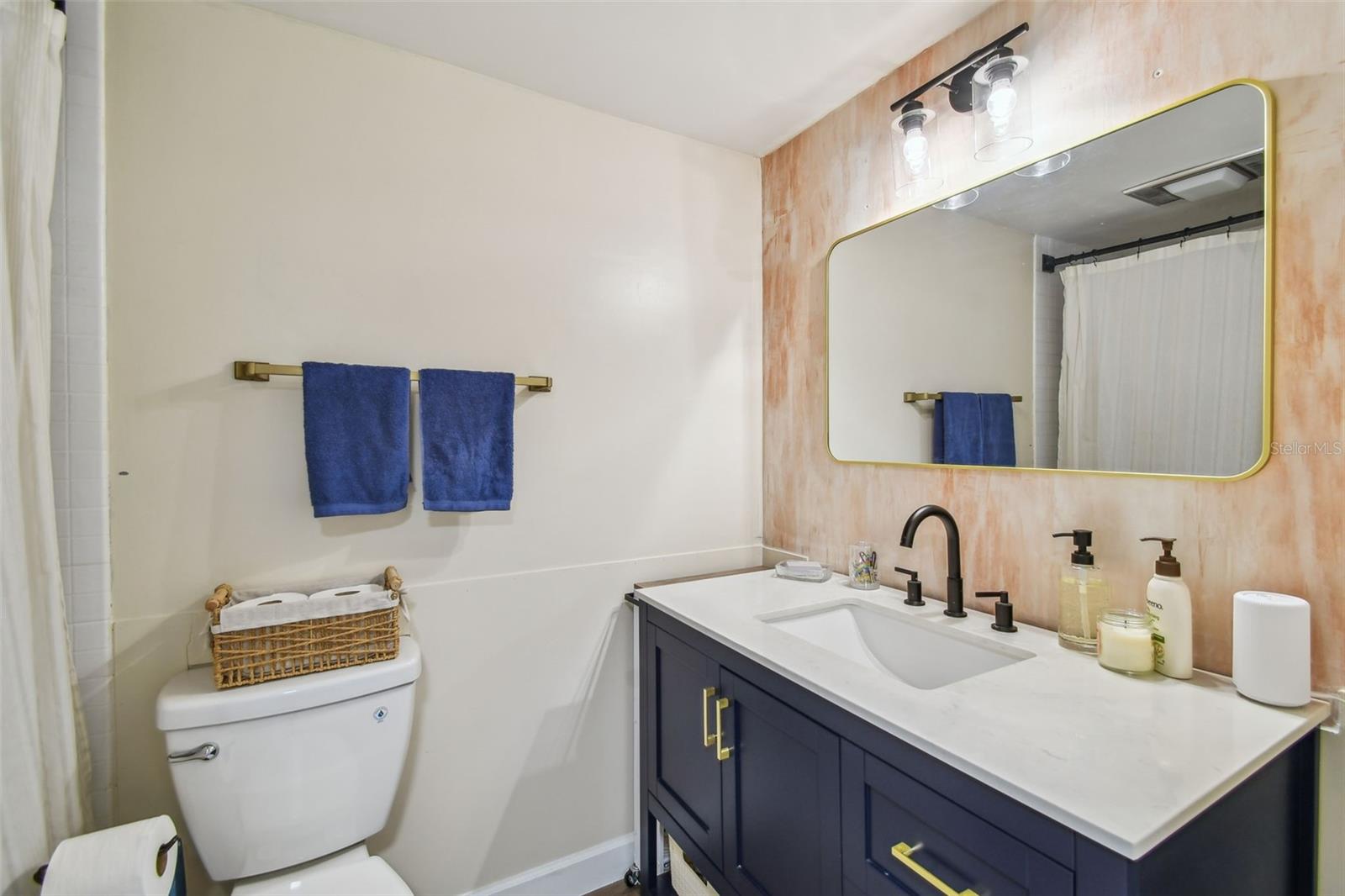 4114 PINELAKE LN #202