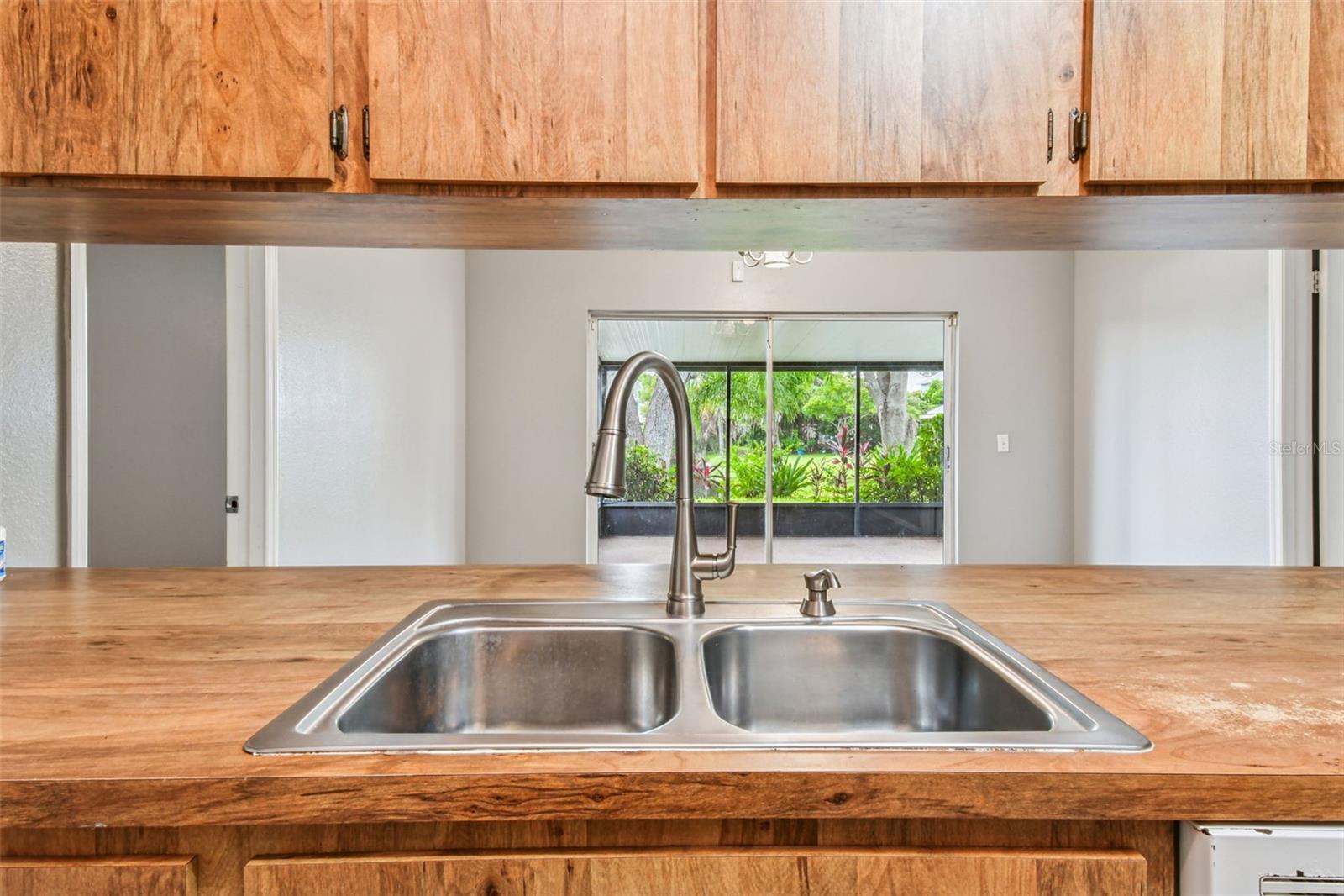 16214 PEBBLEBROOK DR