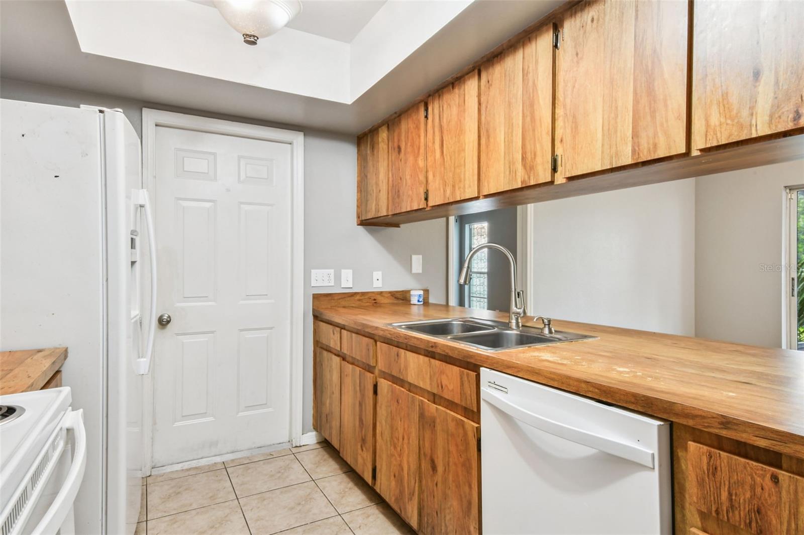 16214 PEBBLEBROOK DR