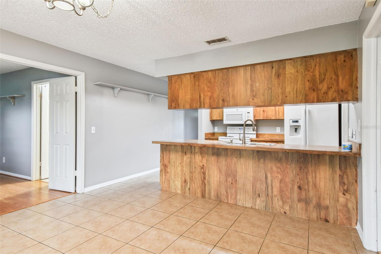 16214 PEBBLEBROOK DR