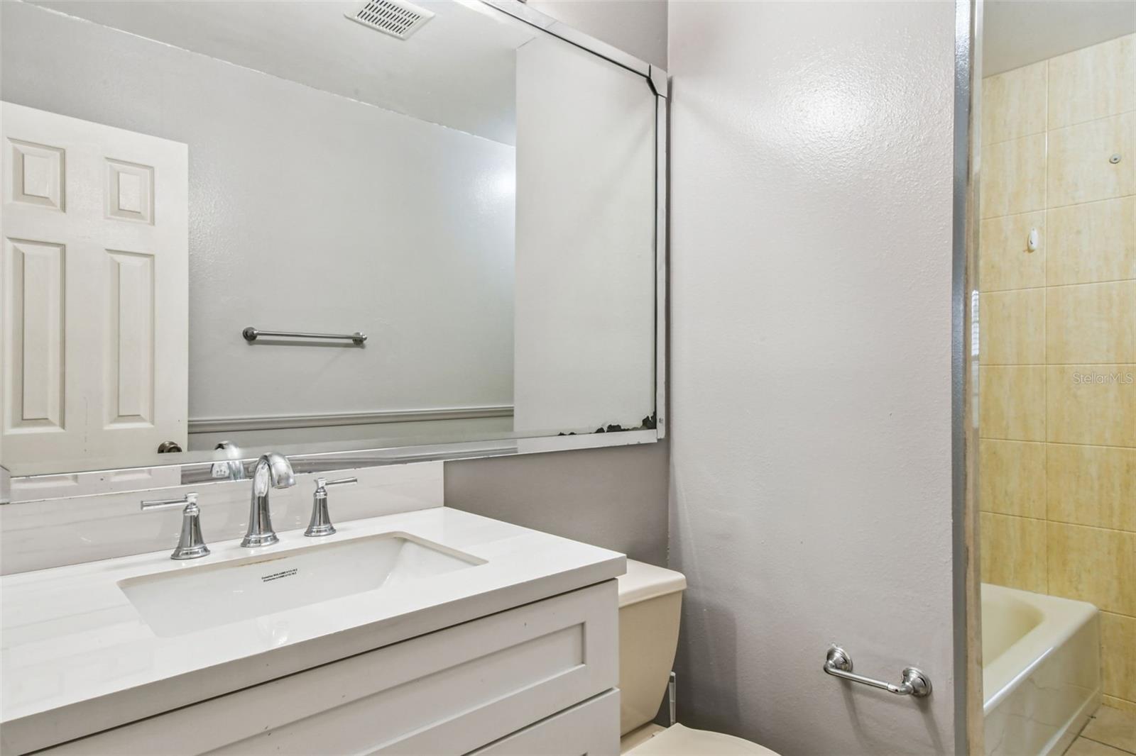 16214 PEBBLEBROOK DR