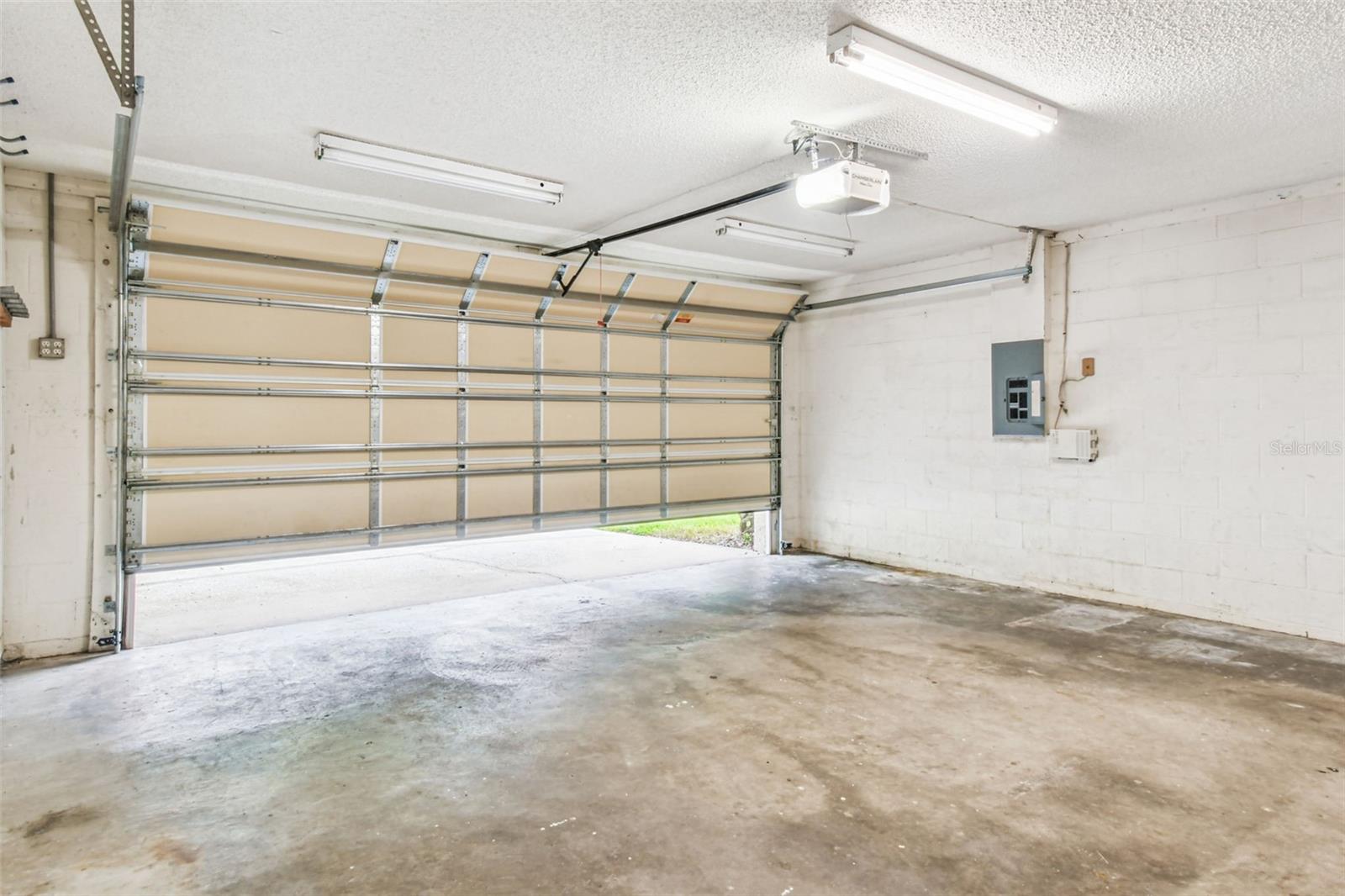 16214 PEBBLEBROOK DR