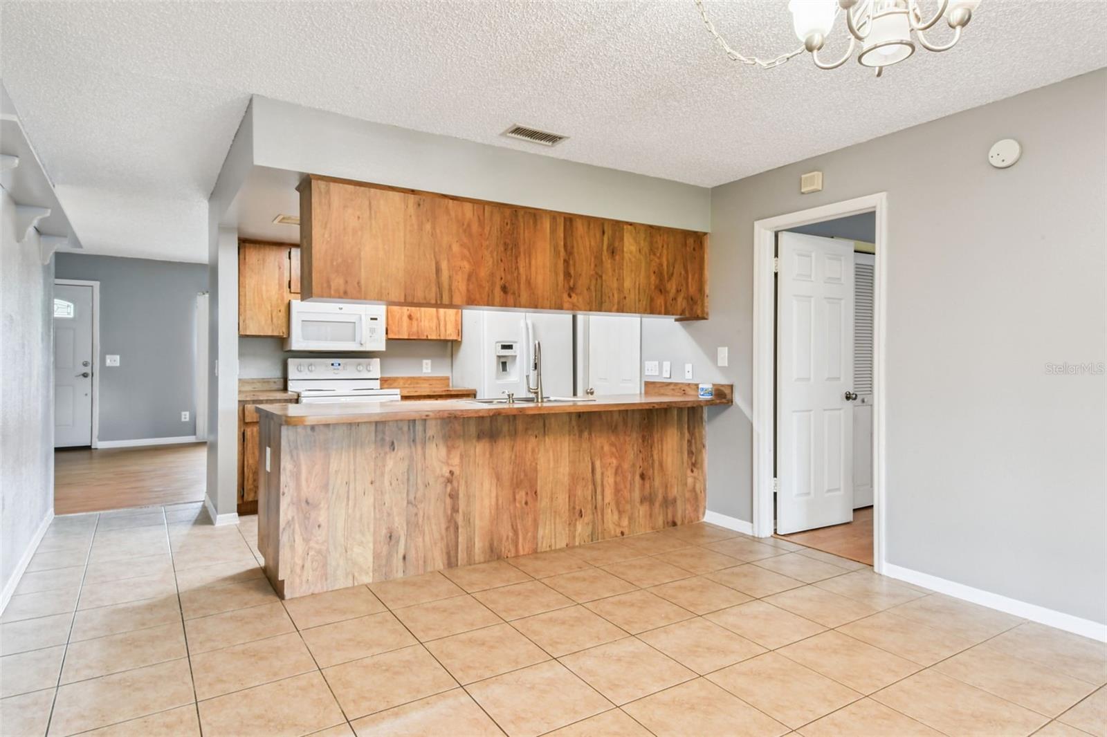 16214 PEBBLEBROOK DR