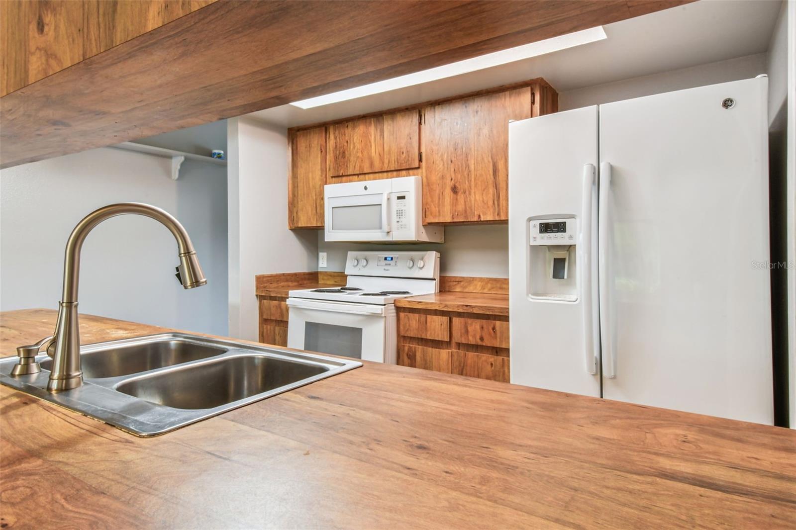 16214 PEBBLEBROOK DR