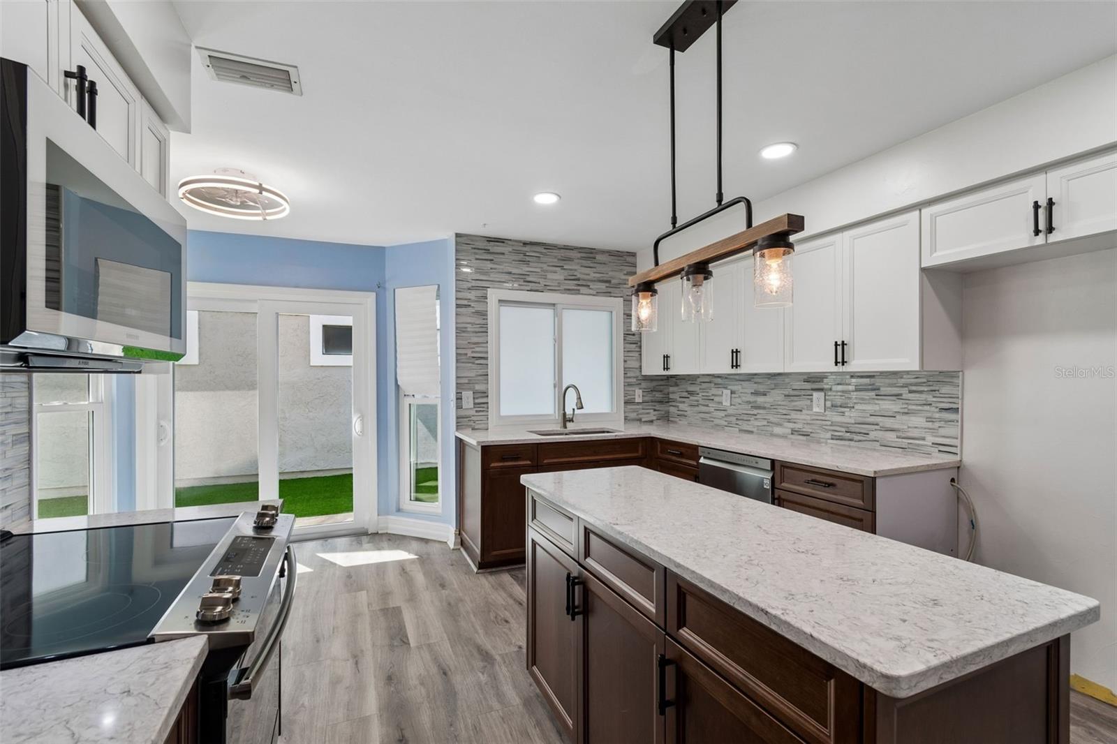 14675 VILLAGE GLEN CIR