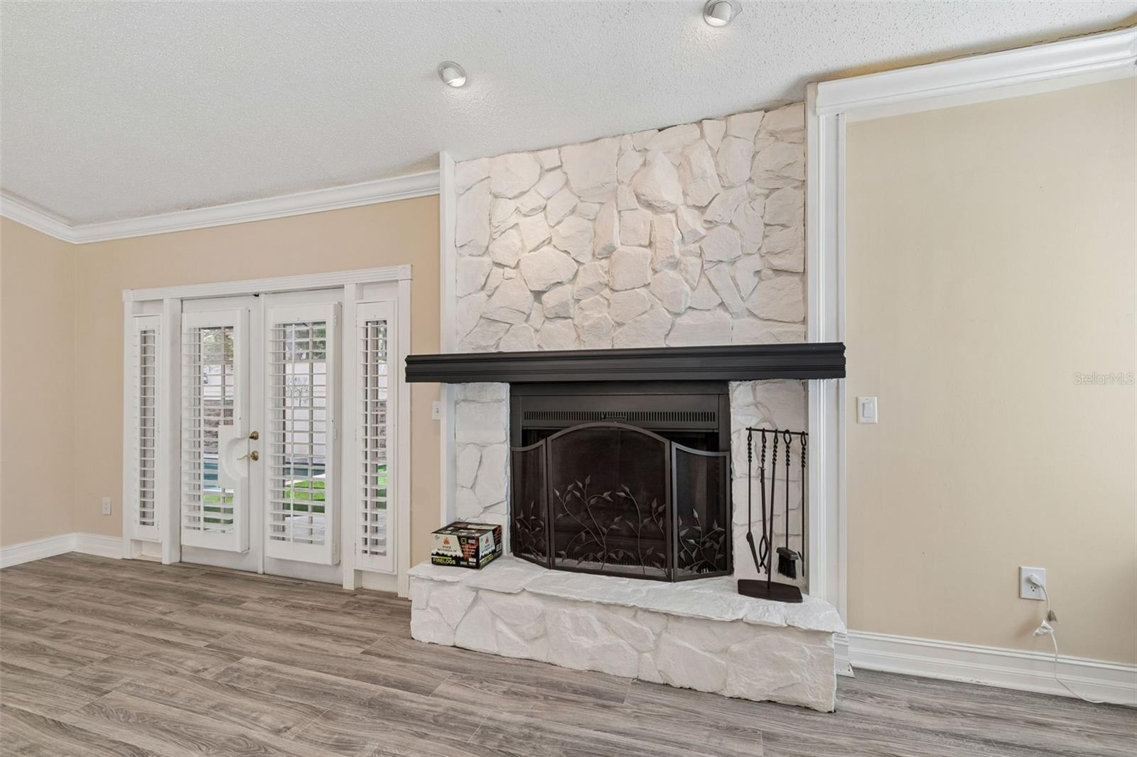 14675 VILLAGE GLEN CIR