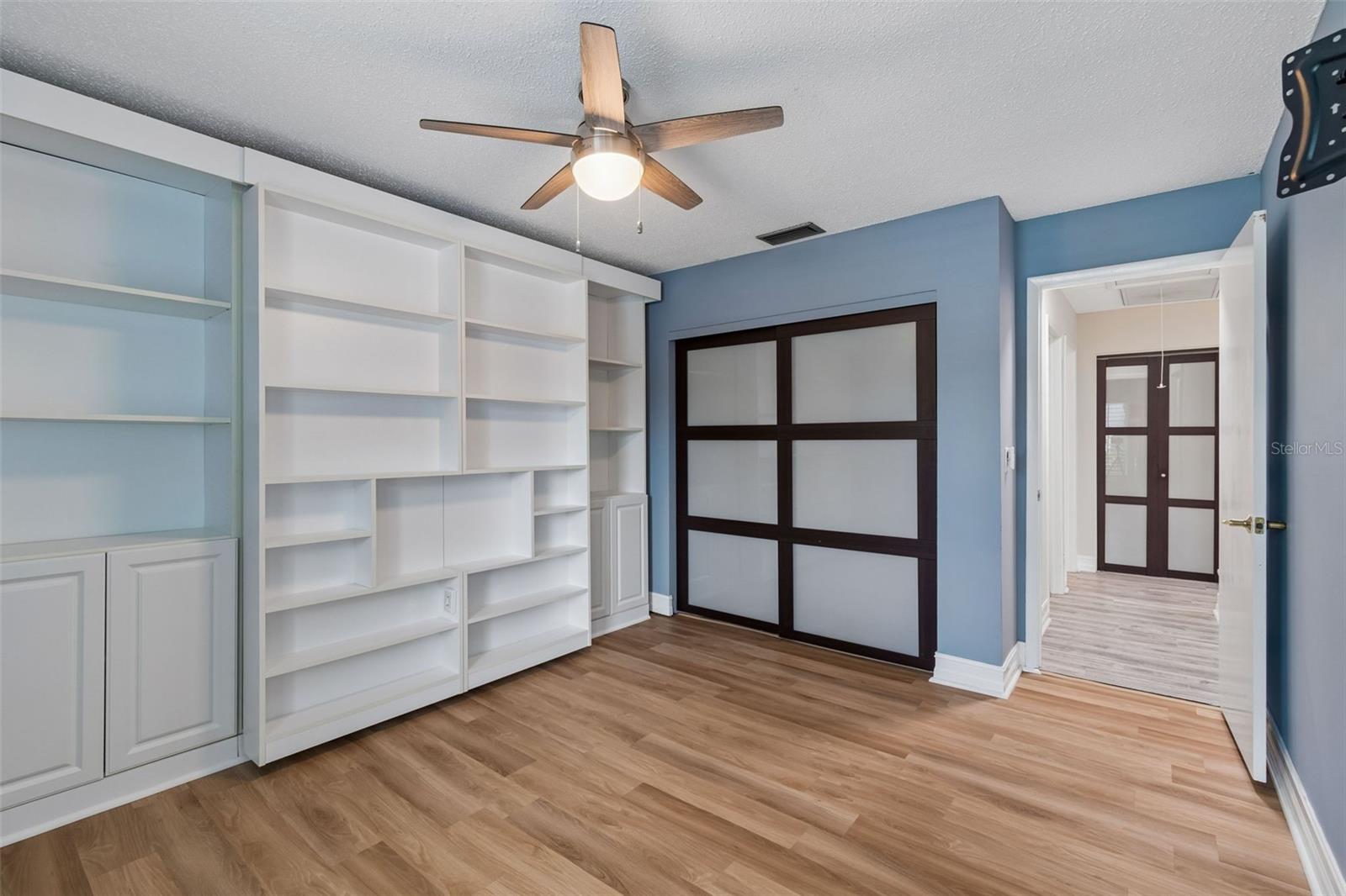 14675 VILLAGE GLEN CIR