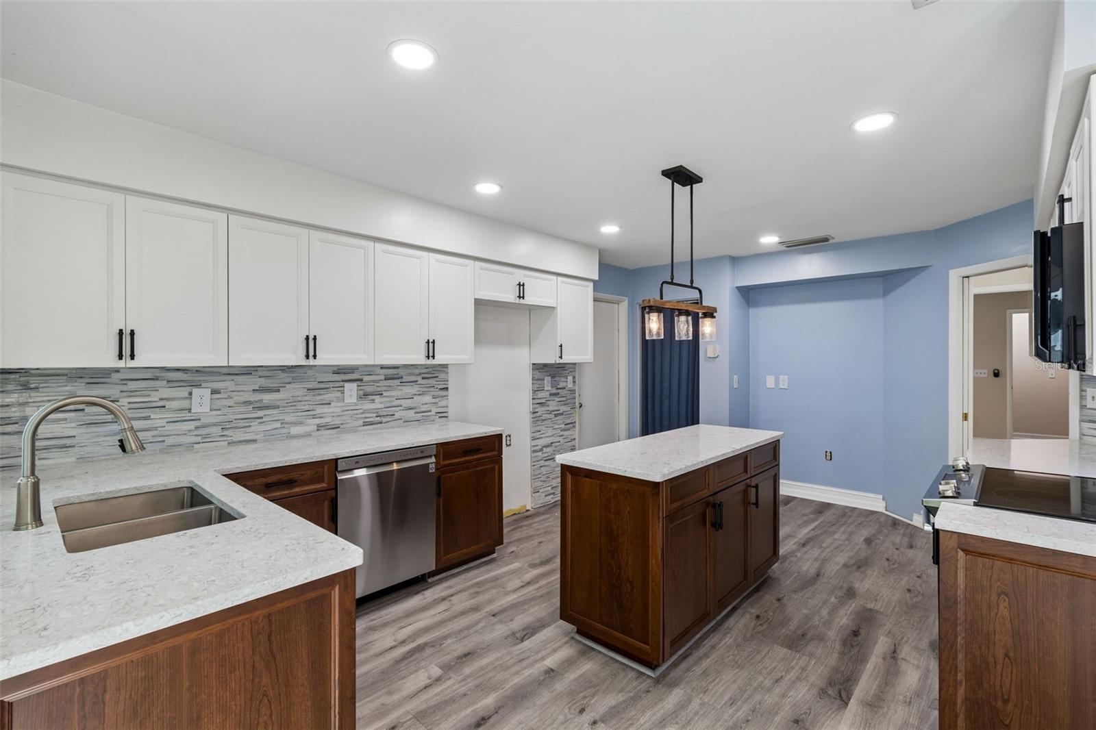 14675 VILLAGE GLEN CIR
