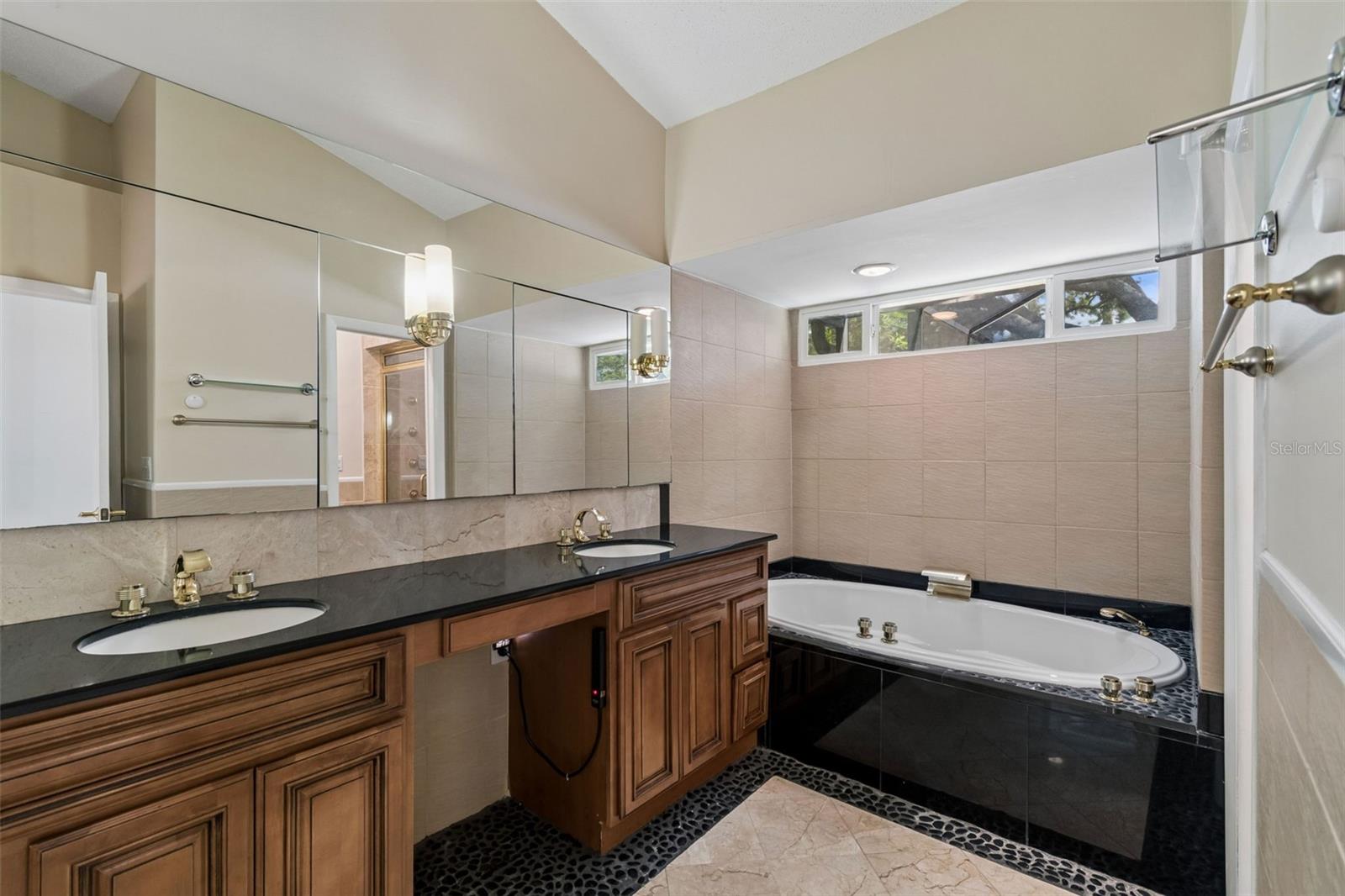 14675 VILLAGE GLEN CIR