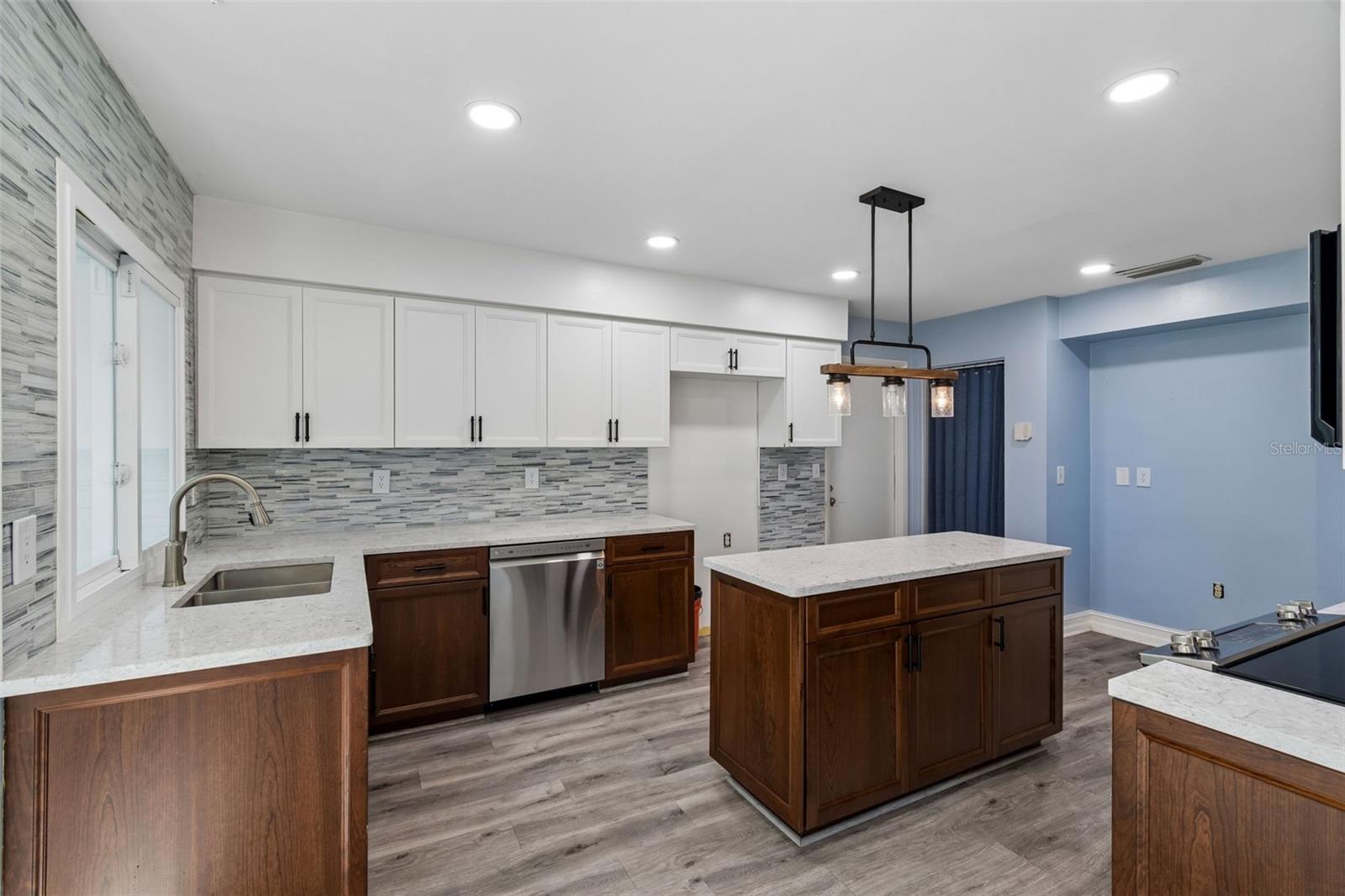 14675 VILLAGE GLEN CIR