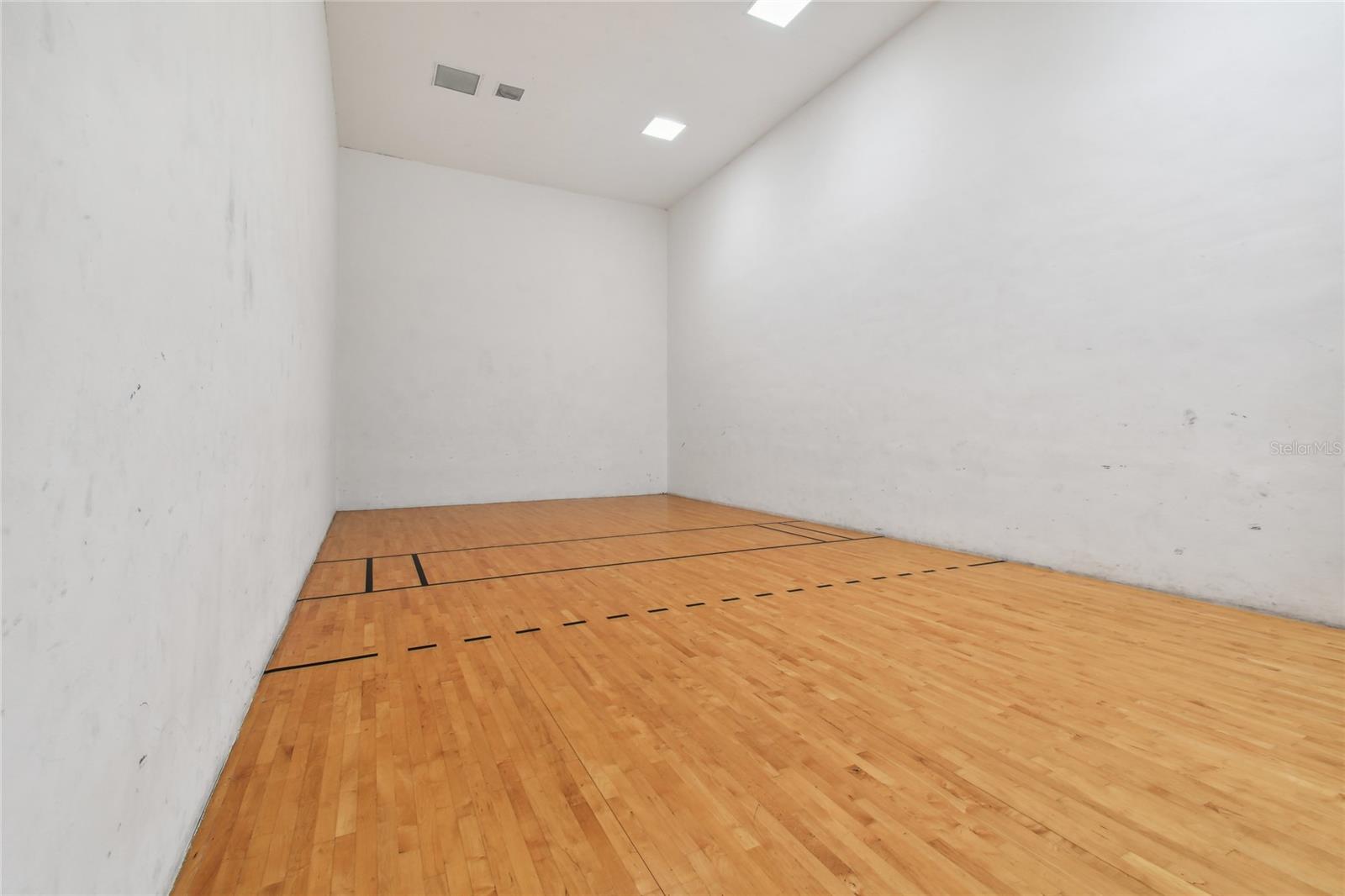 10203 COURTNEY PALMS BLVD #103