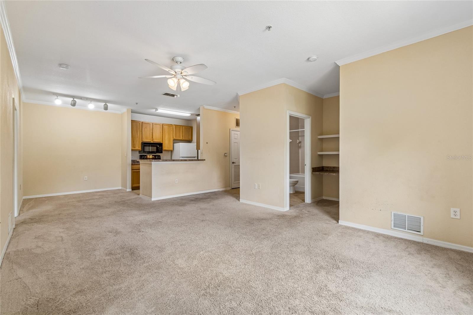 10203 COURTNEY PALMS BLVD #103