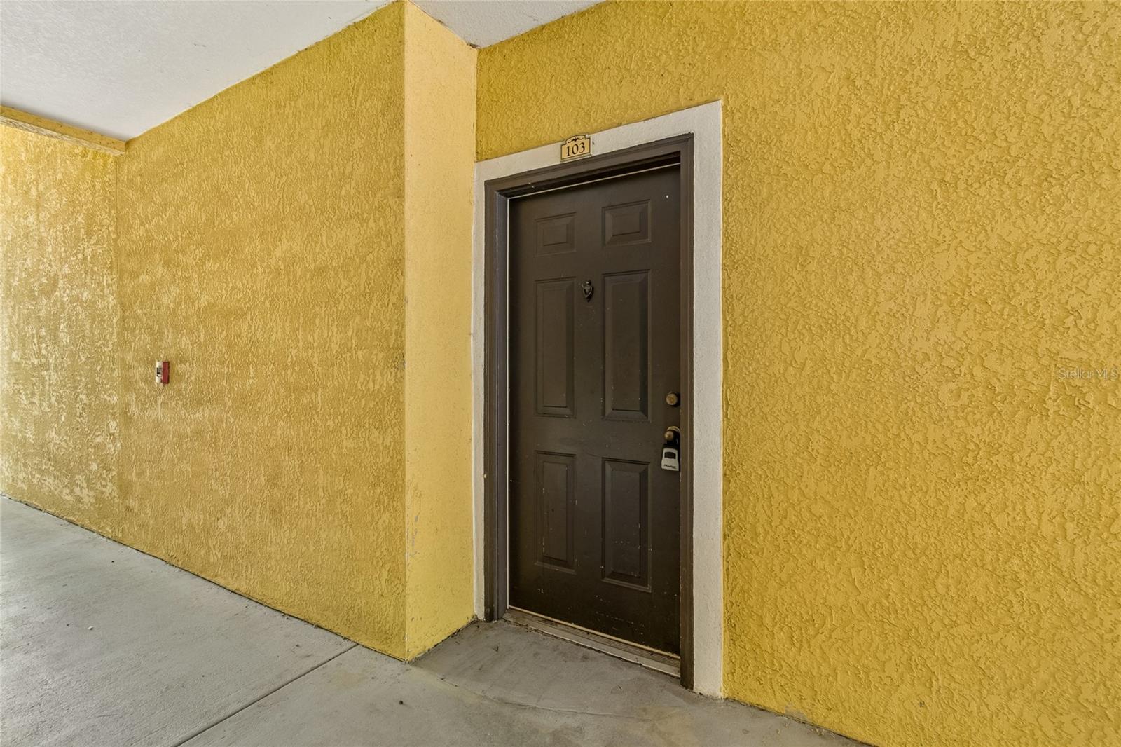 10203 COURTNEY PALMS BLVD #103