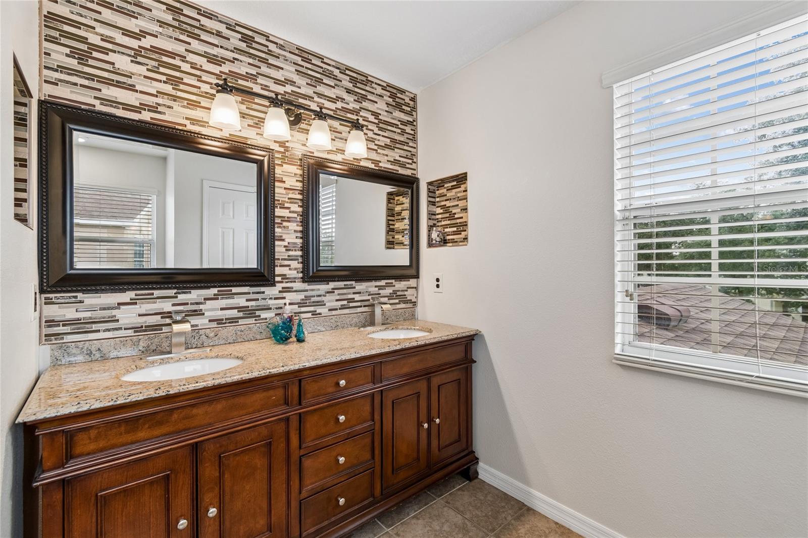 11232 CREEK HAVEN DR