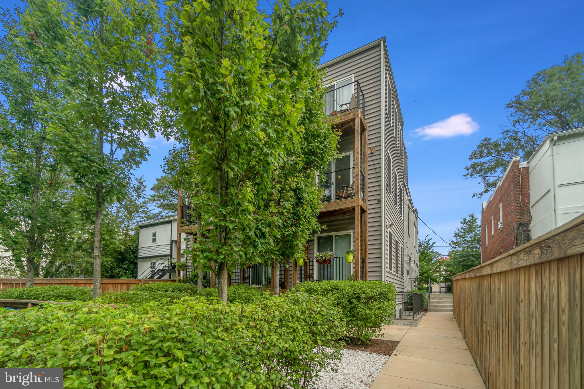 1340 NICHOLSON ST NW #5