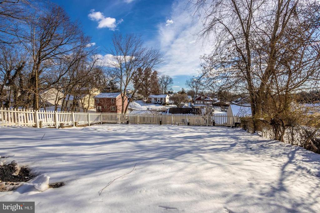30 W J STREET