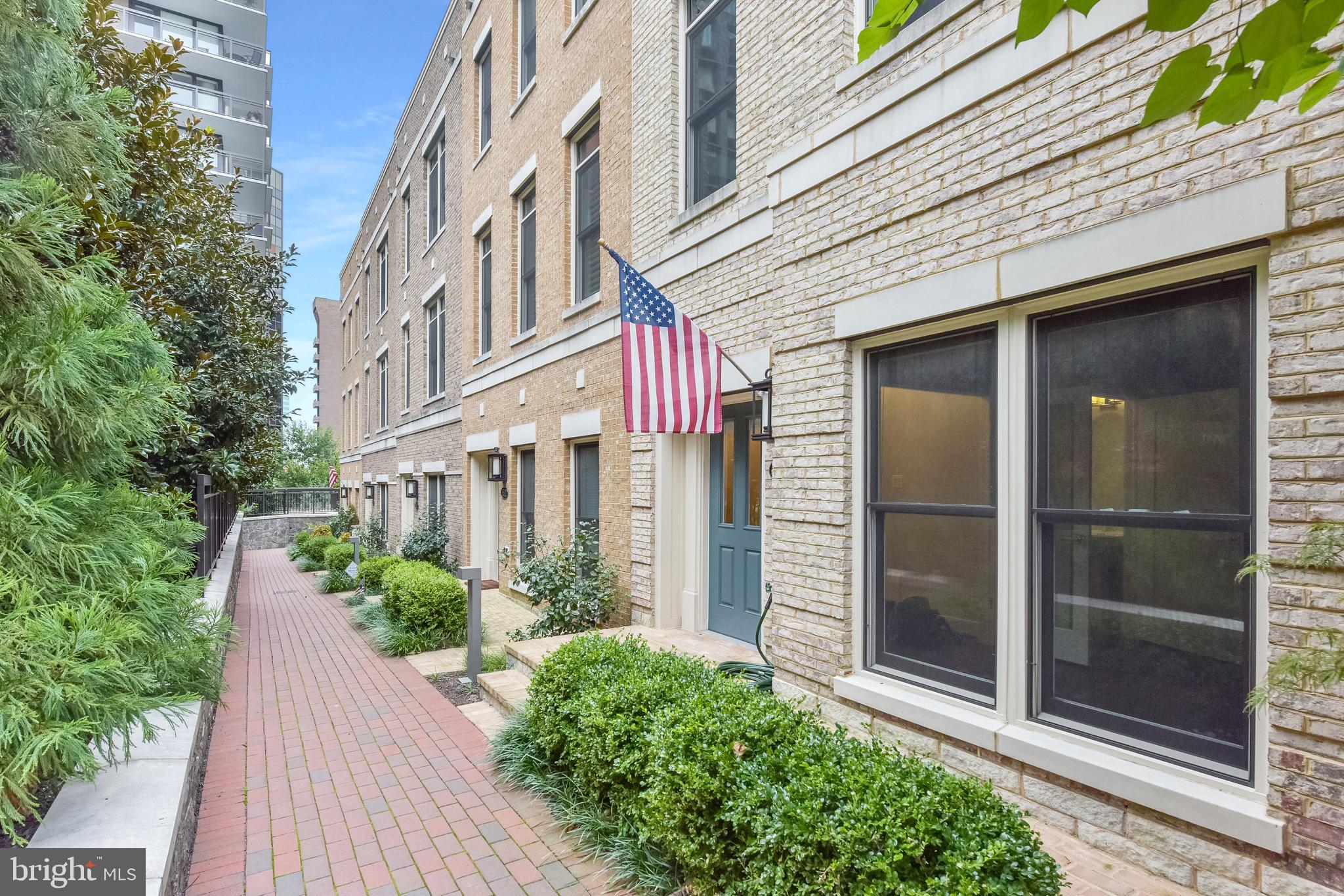 1514 16TH CT N