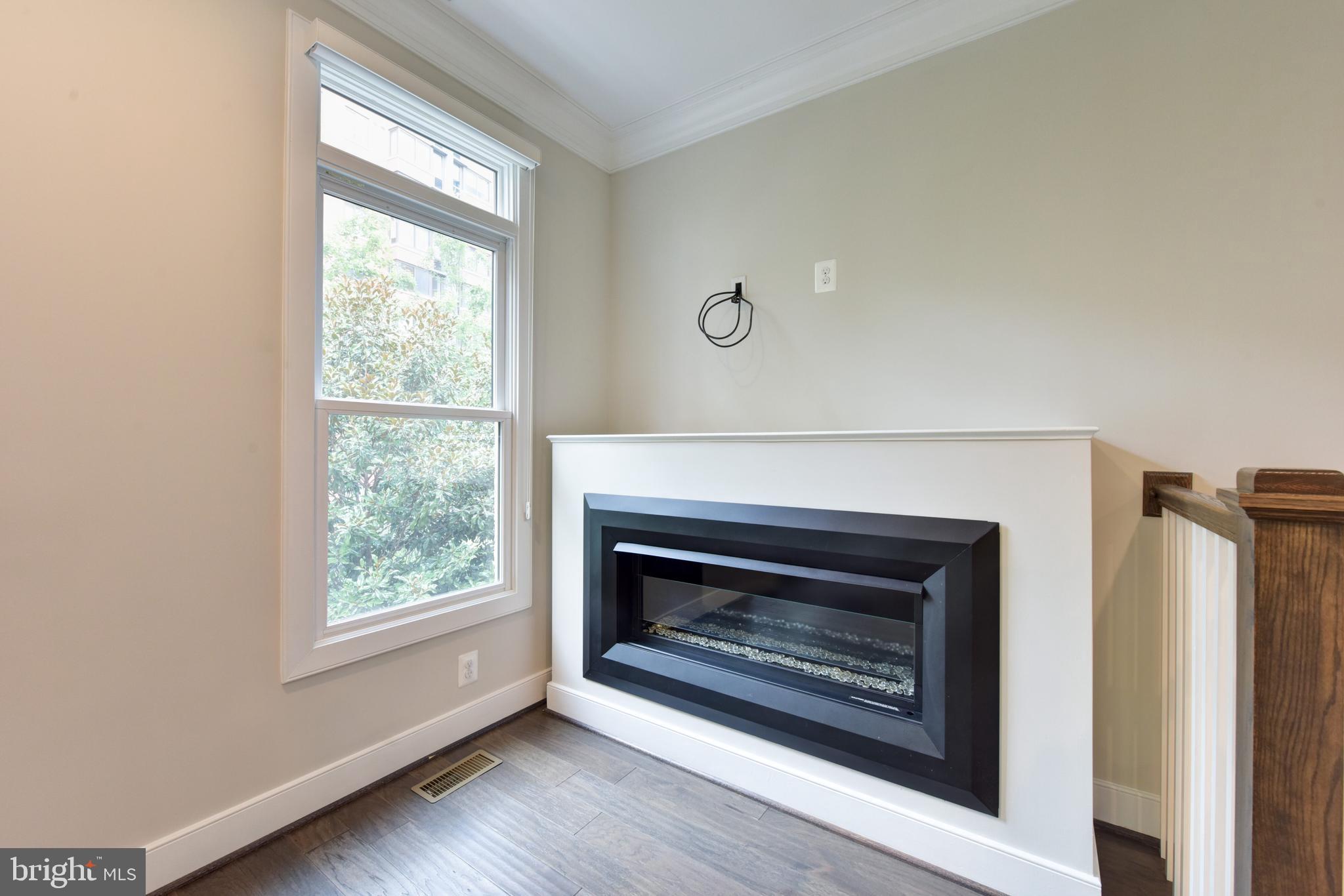 1514 16TH CT N