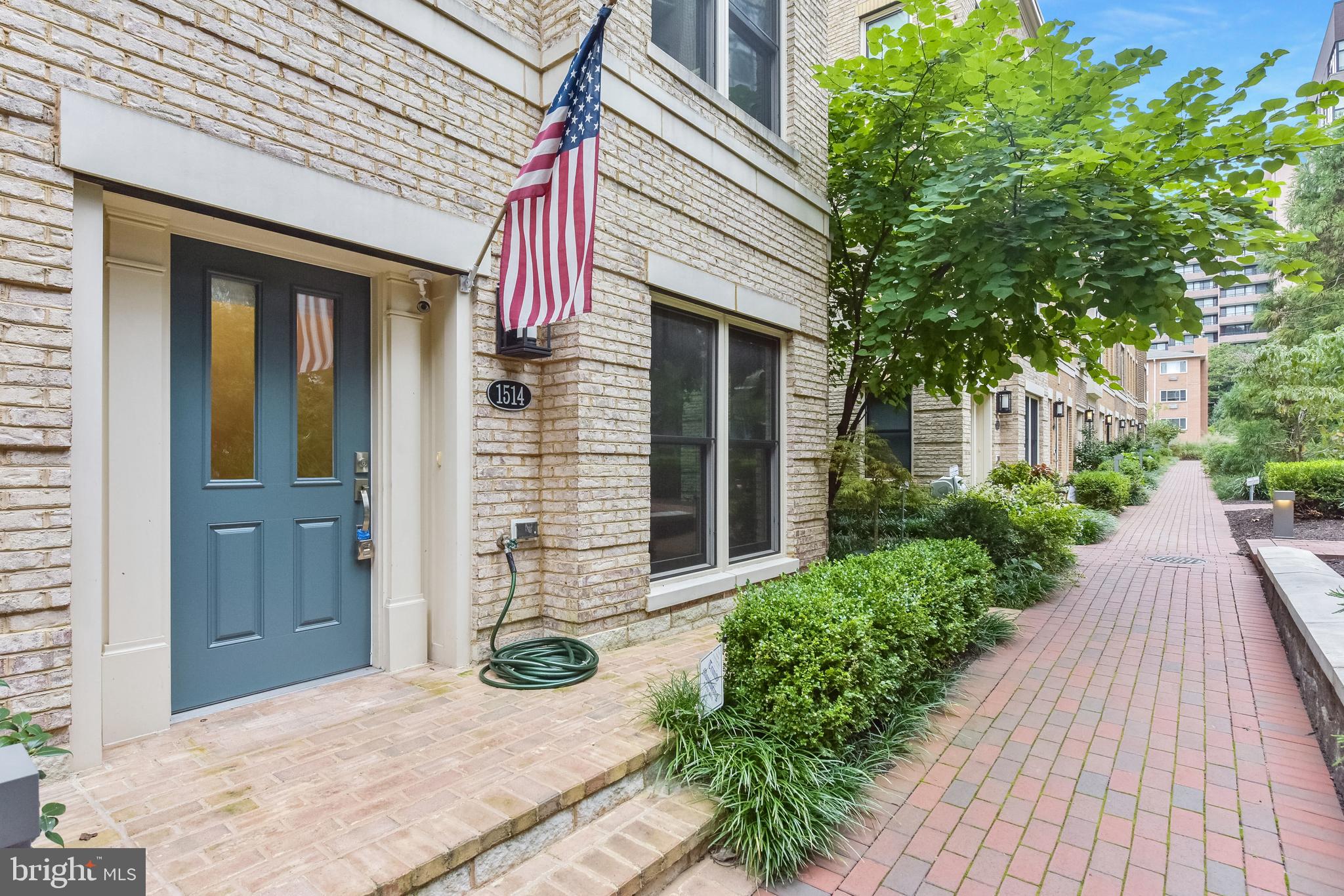 1514 16TH CT N