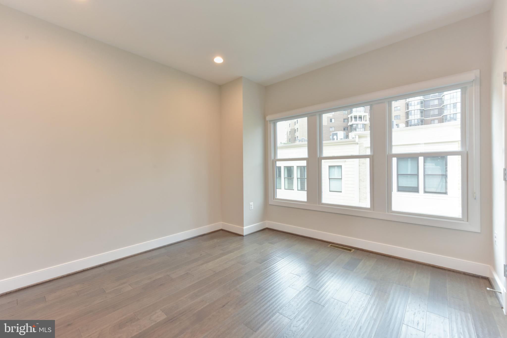 1514 16TH CT N