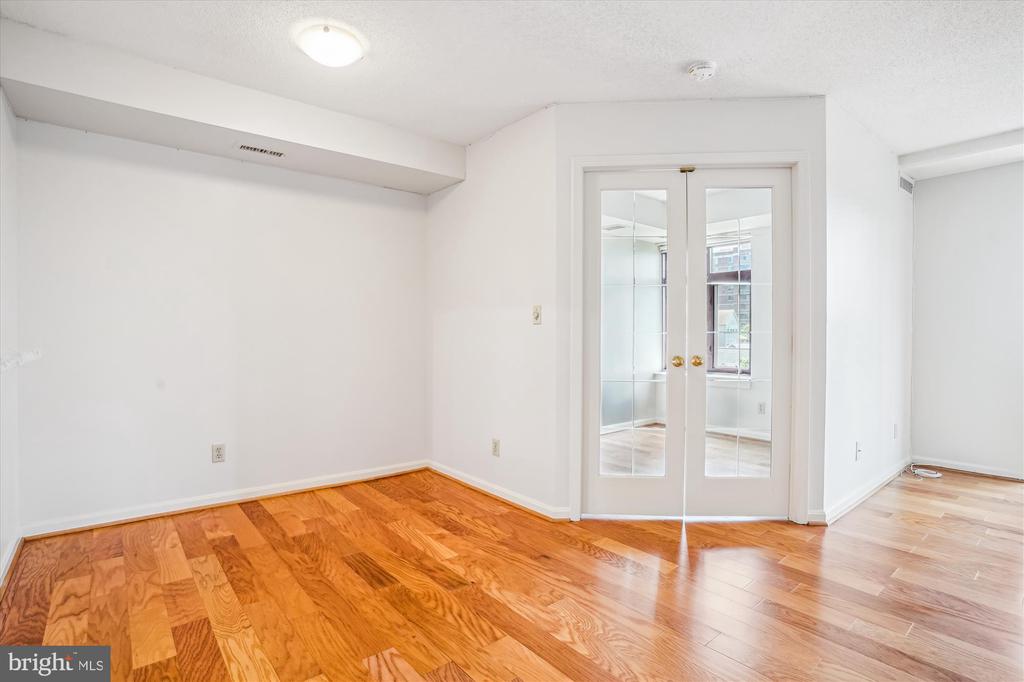 2400 CLARENDON BLVD #511