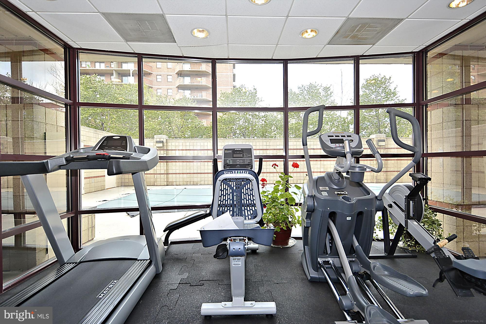 2400 CLARENDON BLVD #511