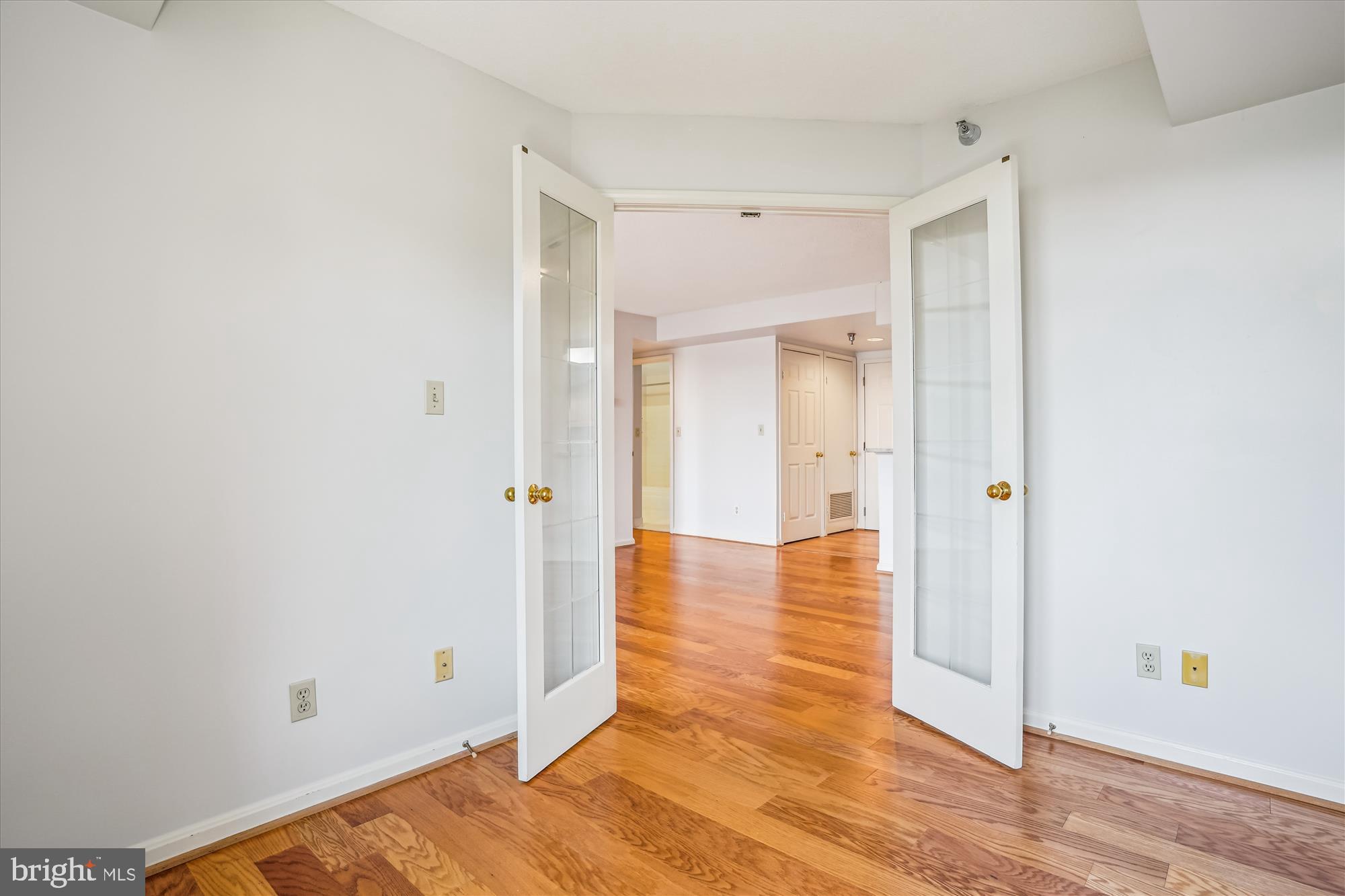 2400 CLARENDON BLVD #511