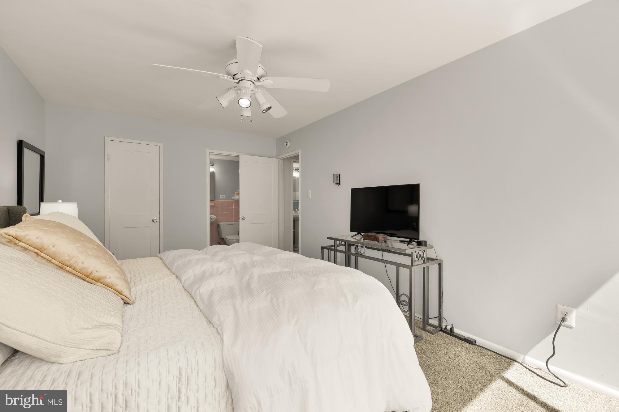 4390 LORCOM LANE 510