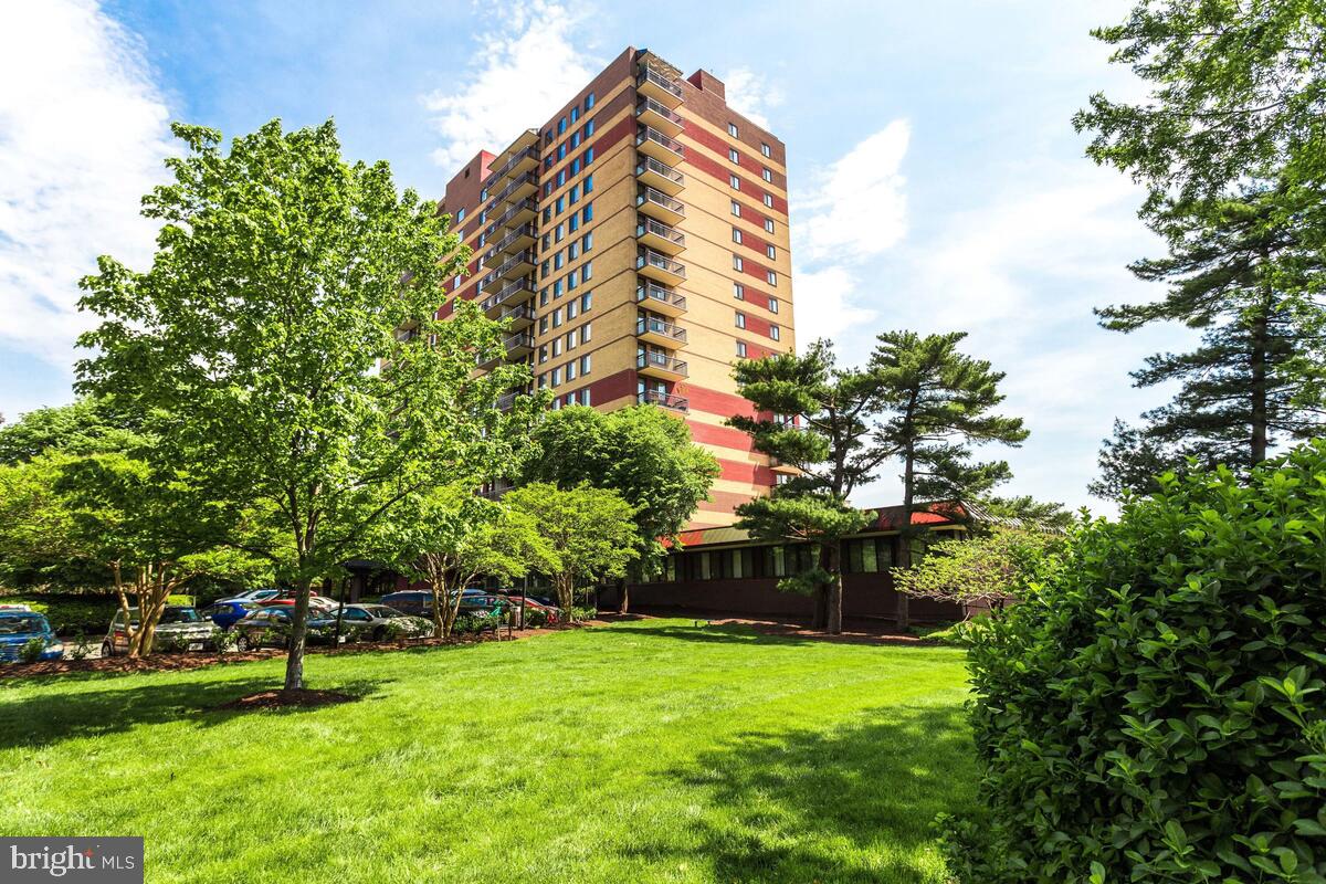 801 N Pitt St N #1601