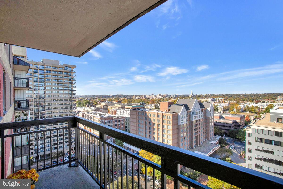 801 N Pitt St N #1601