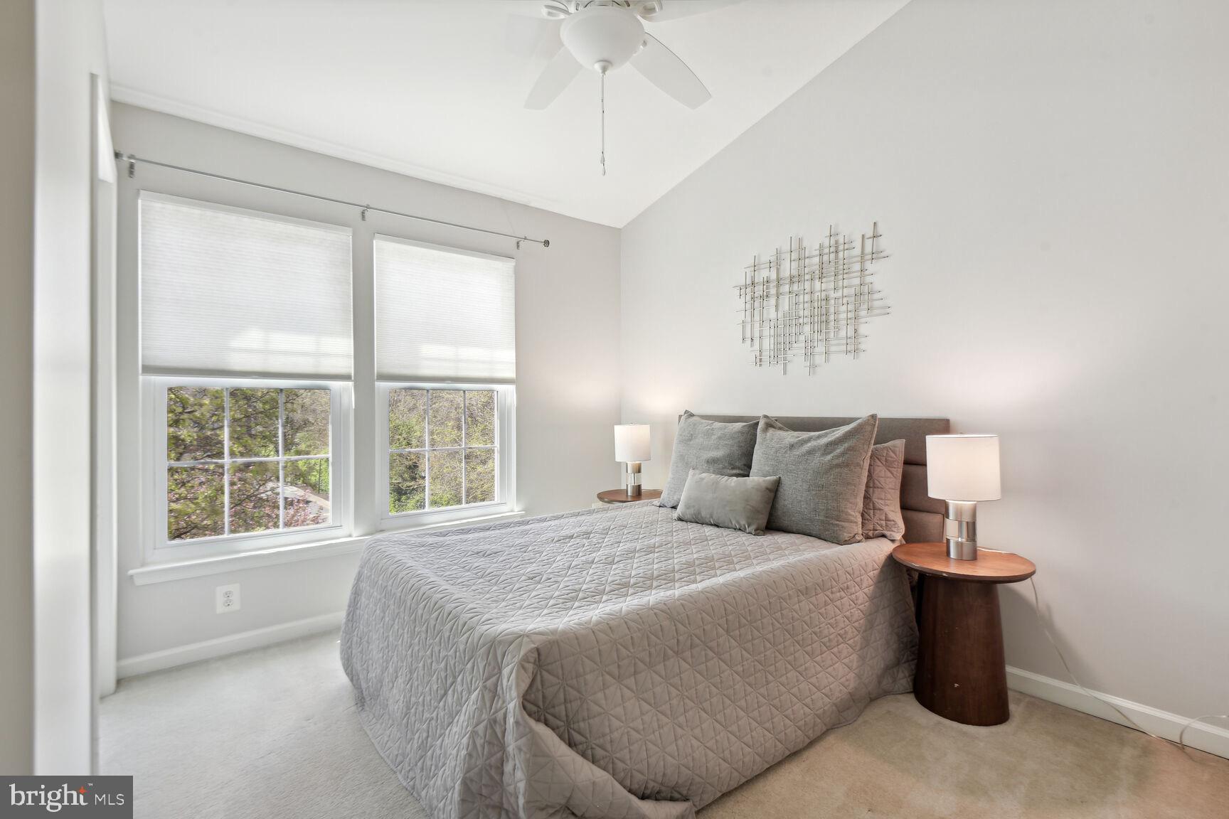159 Ingle Pl