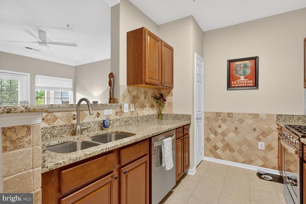 4862 EISENHOWER AVENUE 460
